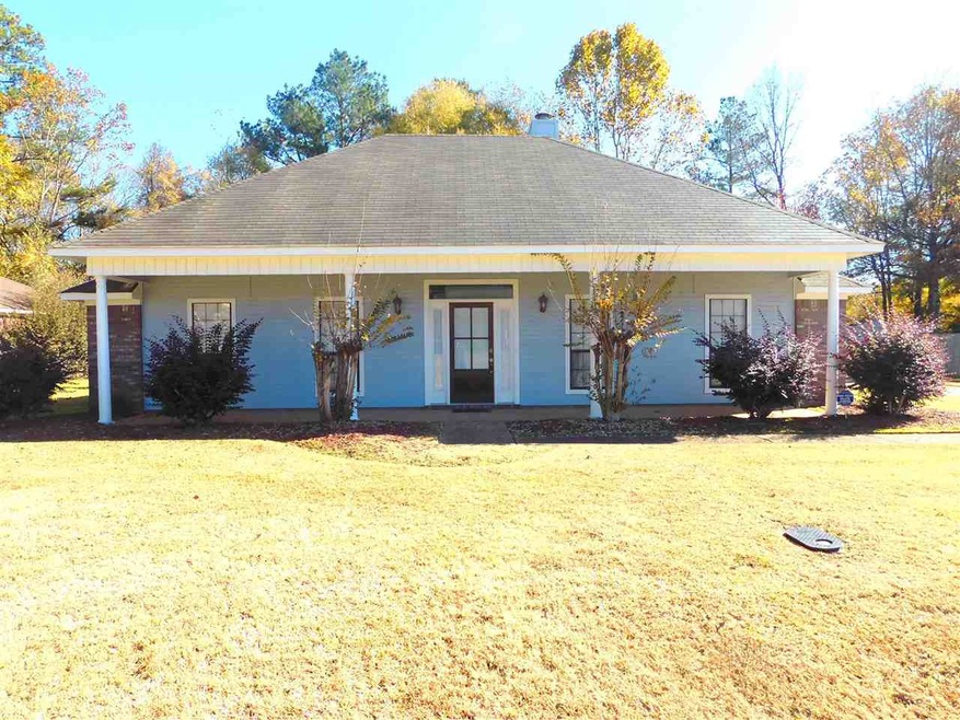 923 Mountain Crest Dr, Byram, MS 39272 - photo 1