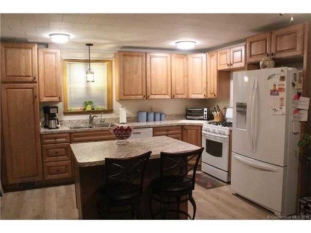 45 Community Ave unit 47, Plainfield, CT 06374 - photo 1