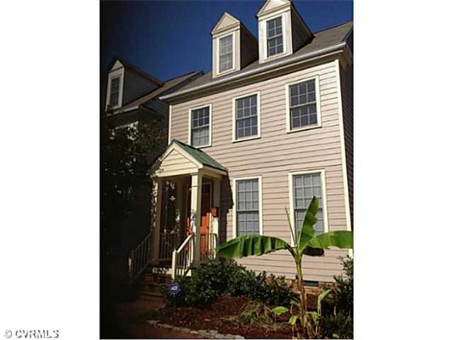 Exterior Front - Low-maintenance hardiplank siding