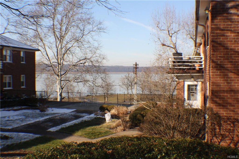 158 S Buckhout St unit 158, Irvington, NY 10533 - photo 1