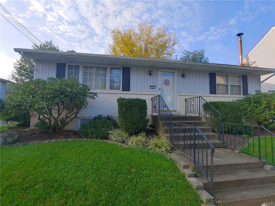 330 Franklin St, Alburtis, PA 18011 - photo 1