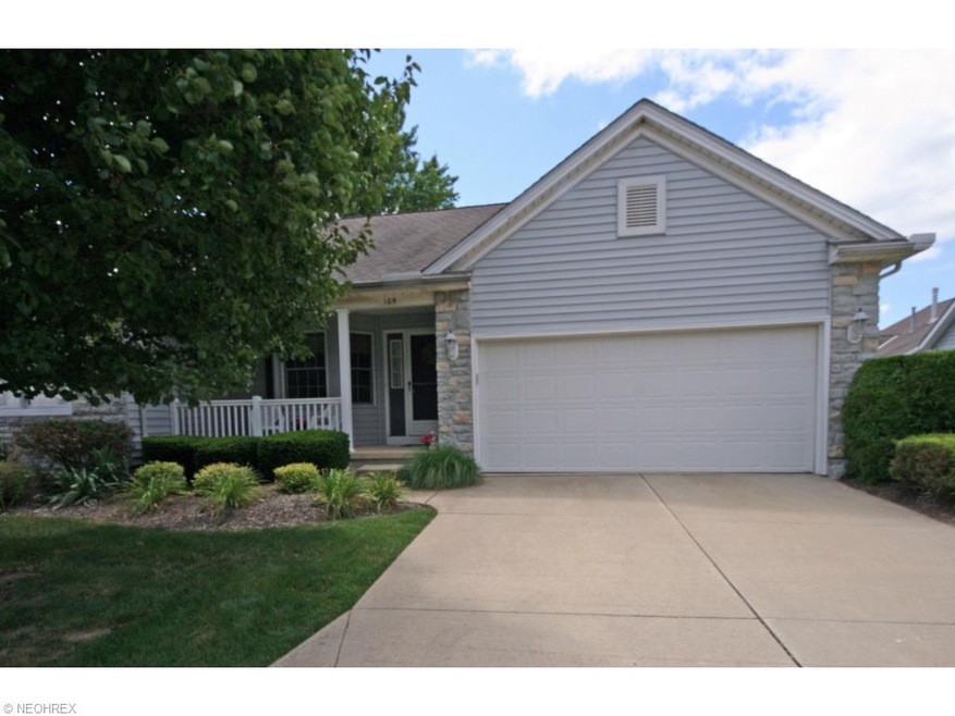 Welcome to 105 Stonehedge Dr. This lovely, gently 