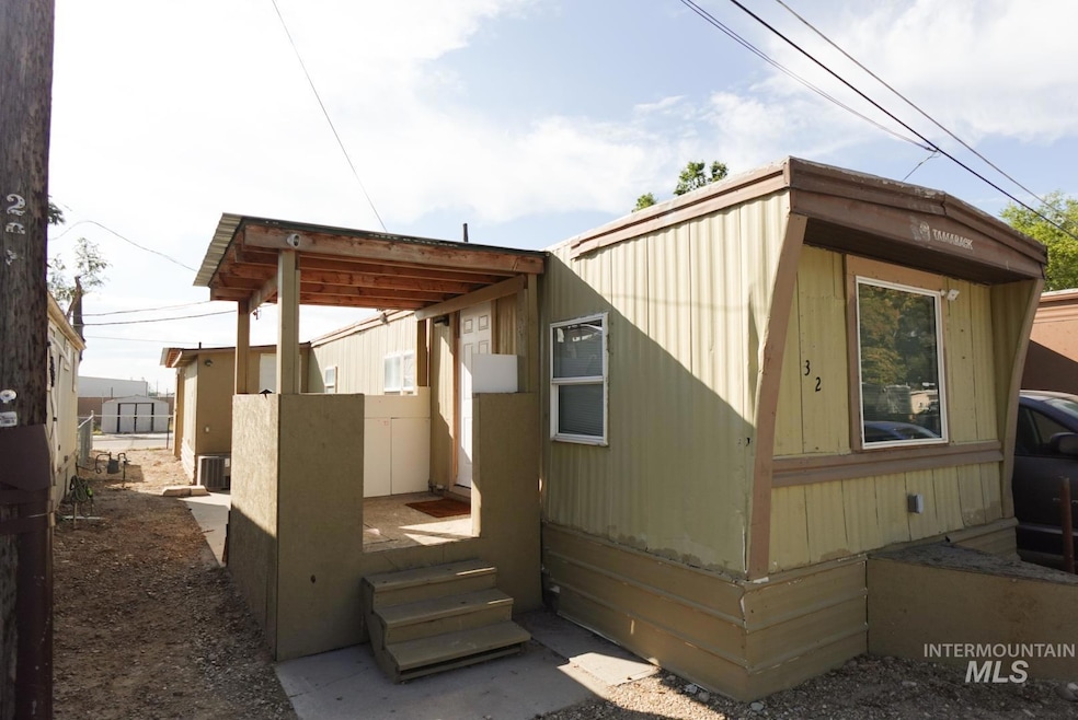 111 E Simplot Blvd Trailer 32, Caldwell, ID 83605 - photo 1