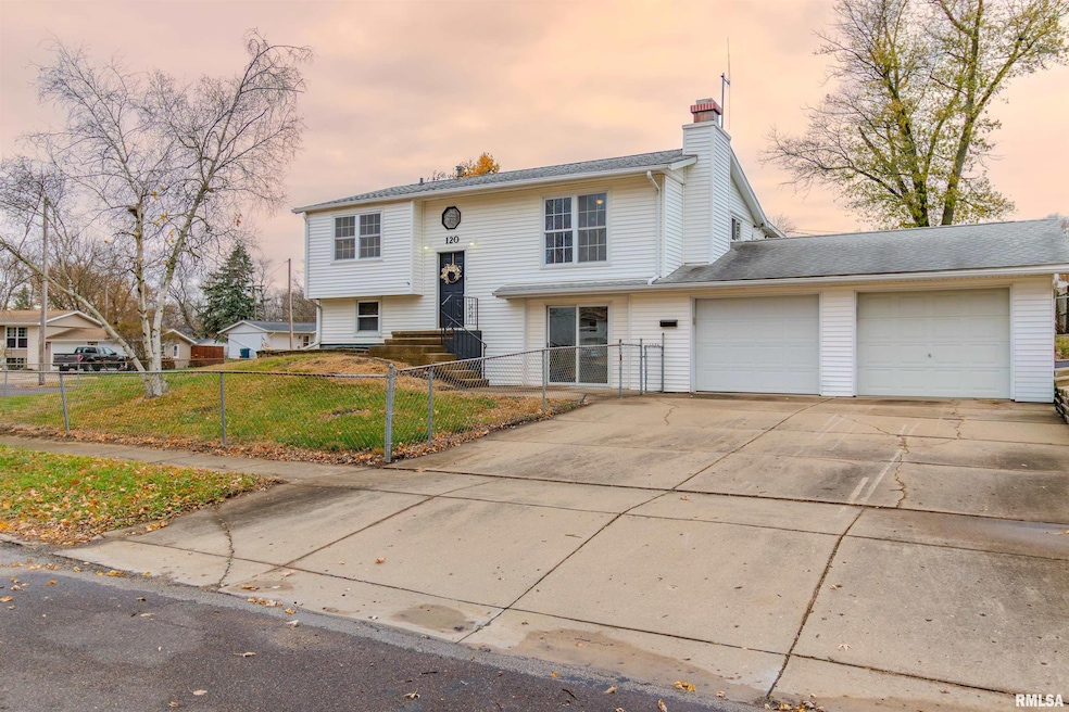 120 Douglas Rd, Marquette Heights, IL 61554 - photo 1