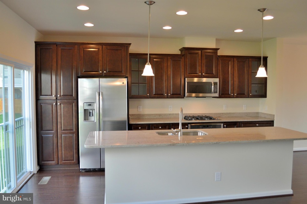 9061 Isabel Ln, Manassas Park, VA 20111 - photo 1