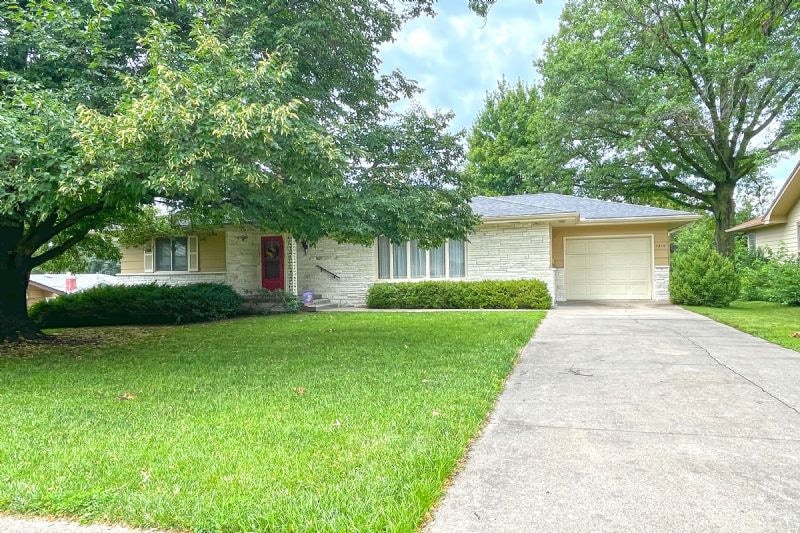 1210 Johnson Dr, Shenandoah, IA 51601 - photo 1