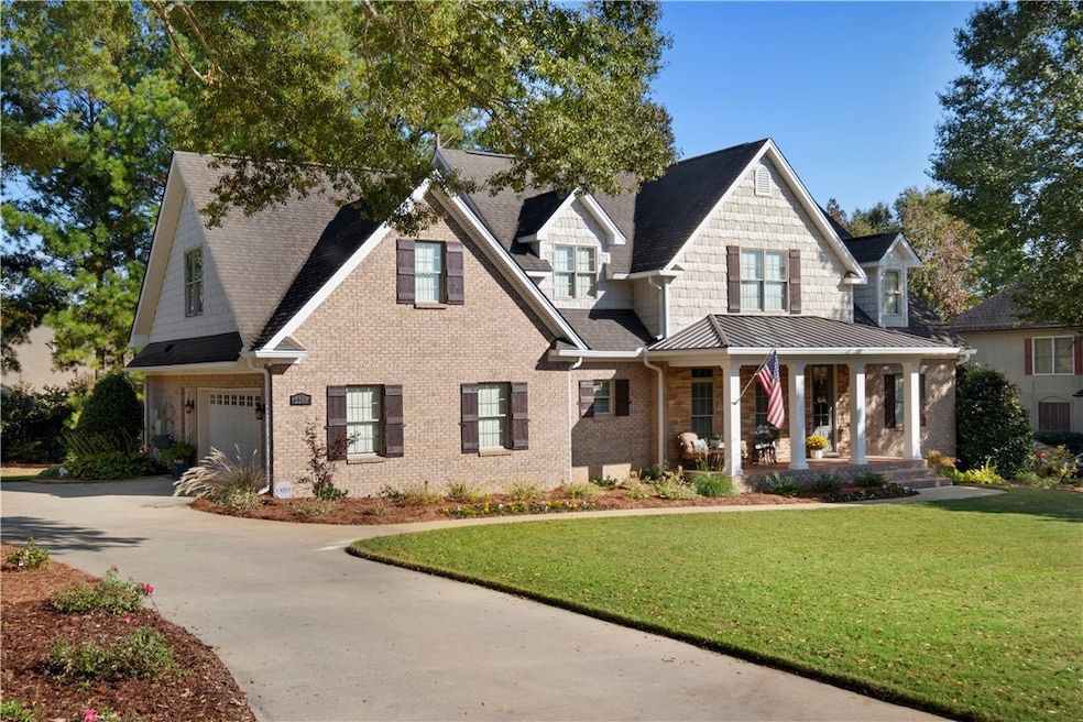Welcome to 2205 Columbia Drive