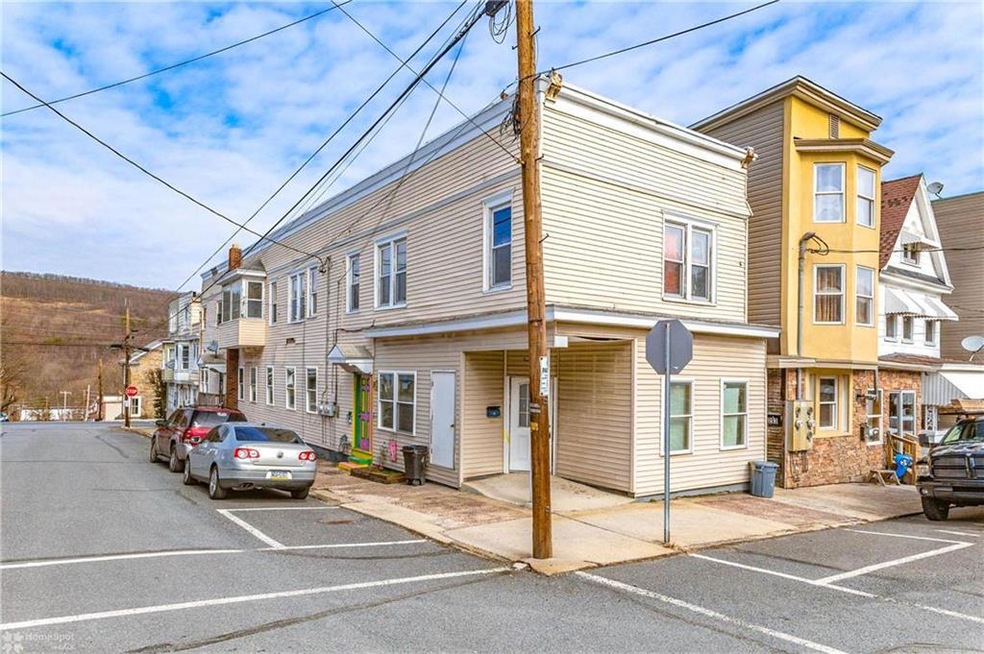 201 E Bertsch St, Lansford, PA 18232 - photo 1