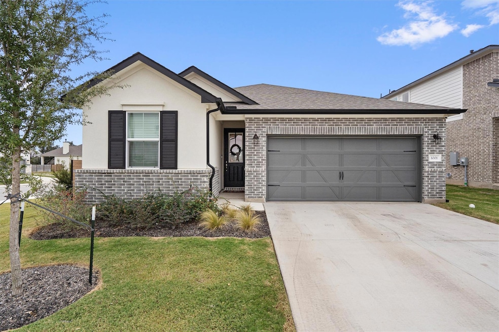 1001 Stonehill Dr, Georgetown, TX 78633 - photo 1