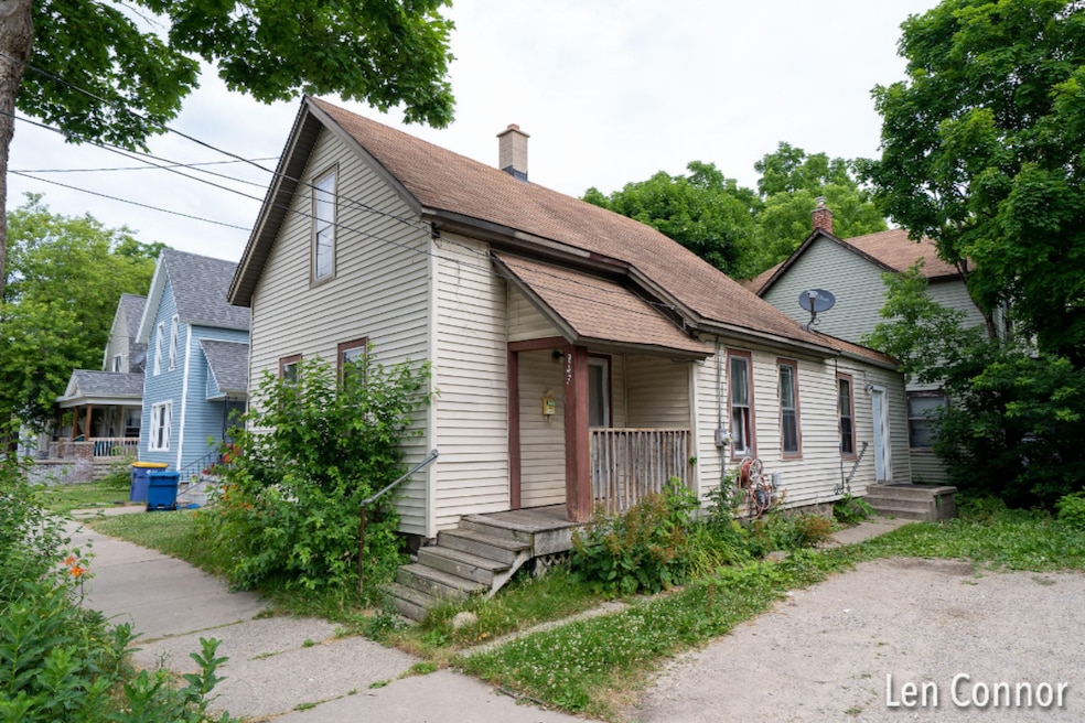 847 3rd St NW, Grand Rapids, MI 49504-1