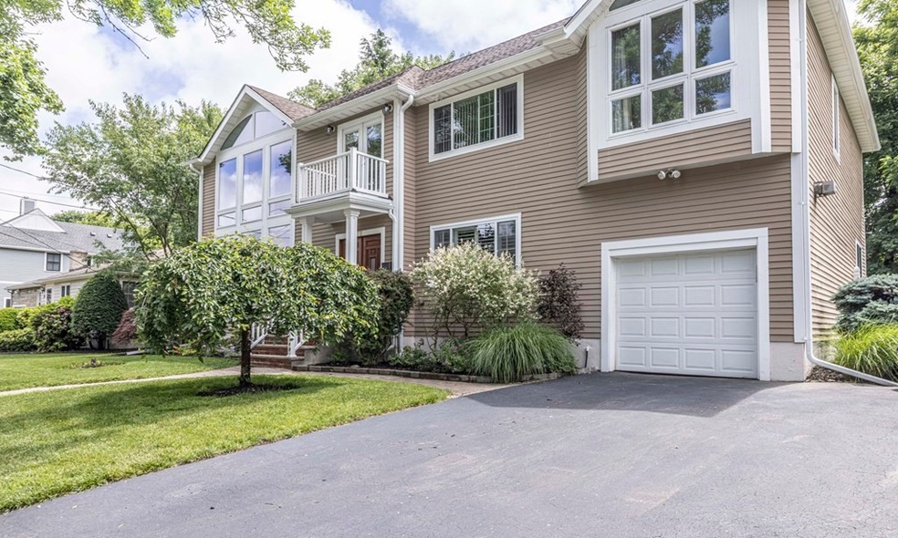 76 Selwyn Rd, Newton Highlands, MA 02461 - photo 1