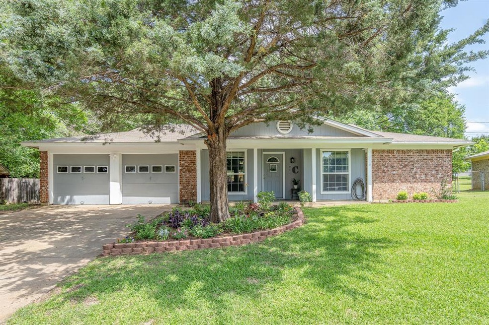 941 Chattanooga Dr, Bedford, TX 76022 - photo 1