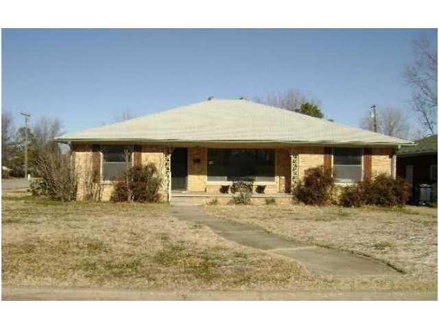 102 E Pulaski St, Shawnee, OK 74804 - photo 1