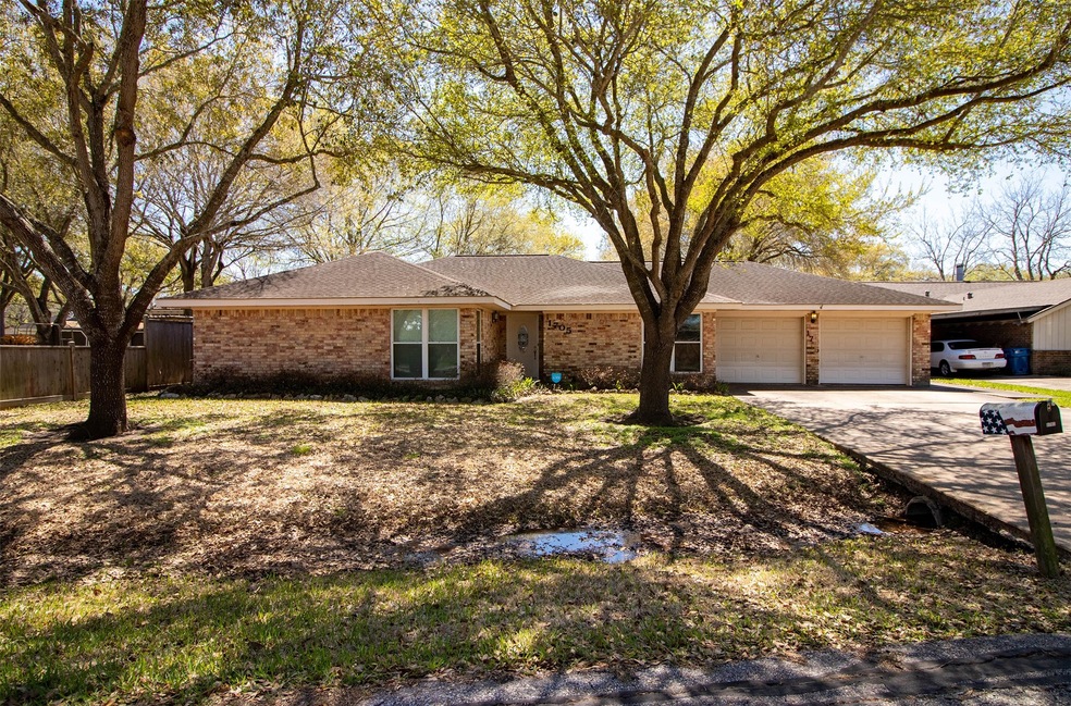 1705 W Laurel Oaks Dr, Richmond, TX 77469 - photo 1