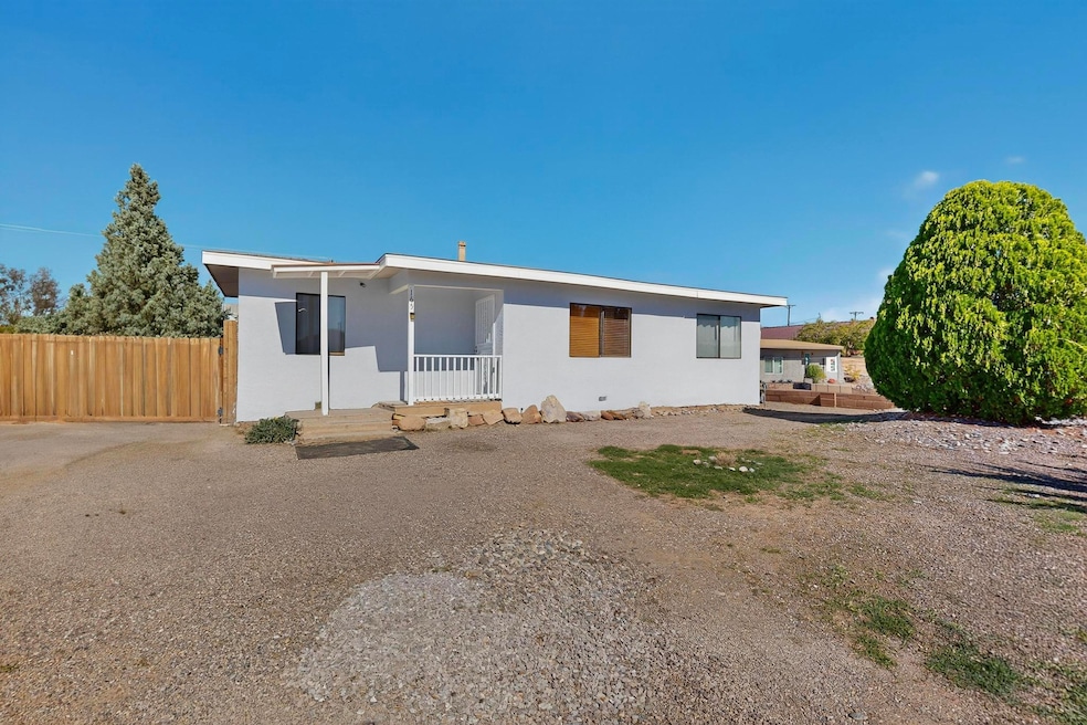 165 Hilton Ave NW, Albuquerque, NM 87107 - photo 1