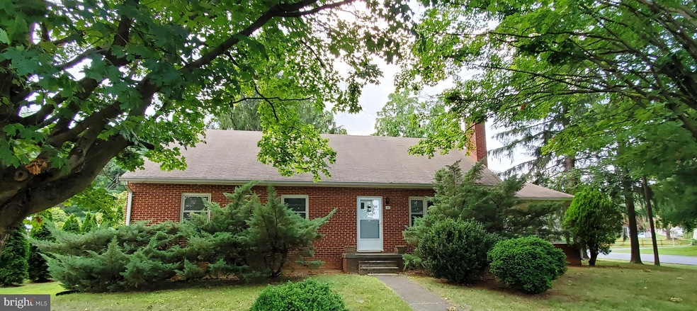 431 Fox Dr, Winchester, VA 22601 - photo 1