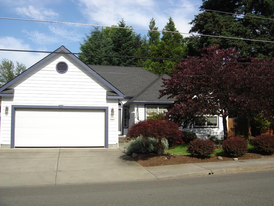 1252 Valley View Dr, Medford, OR 97504 - photo 1