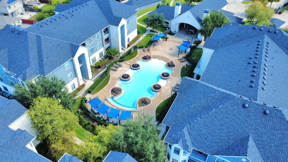 6777 Sommerall Dr unit 716, Houston, TX 77084 - photo 1