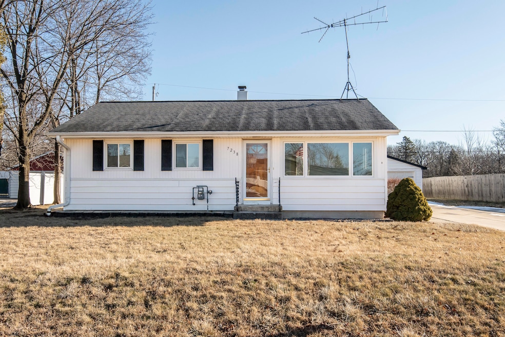 7238 S 36th-02