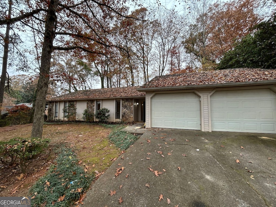 1110 Lake Dr, Roswell, GA 30075 - photo 1