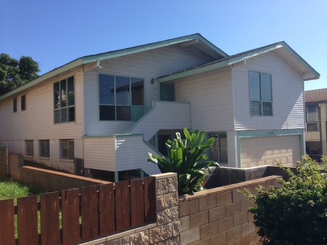 Built in 1978 and remodeled in 2007. Upstairs 4 be