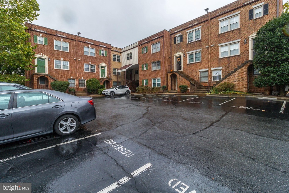 951 S Scott St unit 2, Arlington, VA 22204 - photo 1