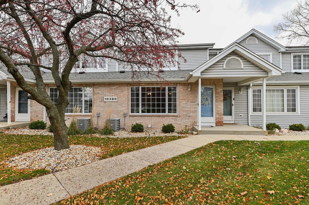 10380 W Whitnall Edge Cir Unit C, Franklin, WI 53132 MLS 1858258