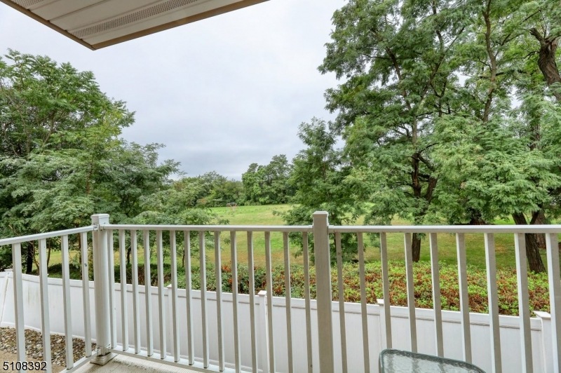 735 Riverside Ave unit 9, Lyndhurst, NJ 07071 - photo 1