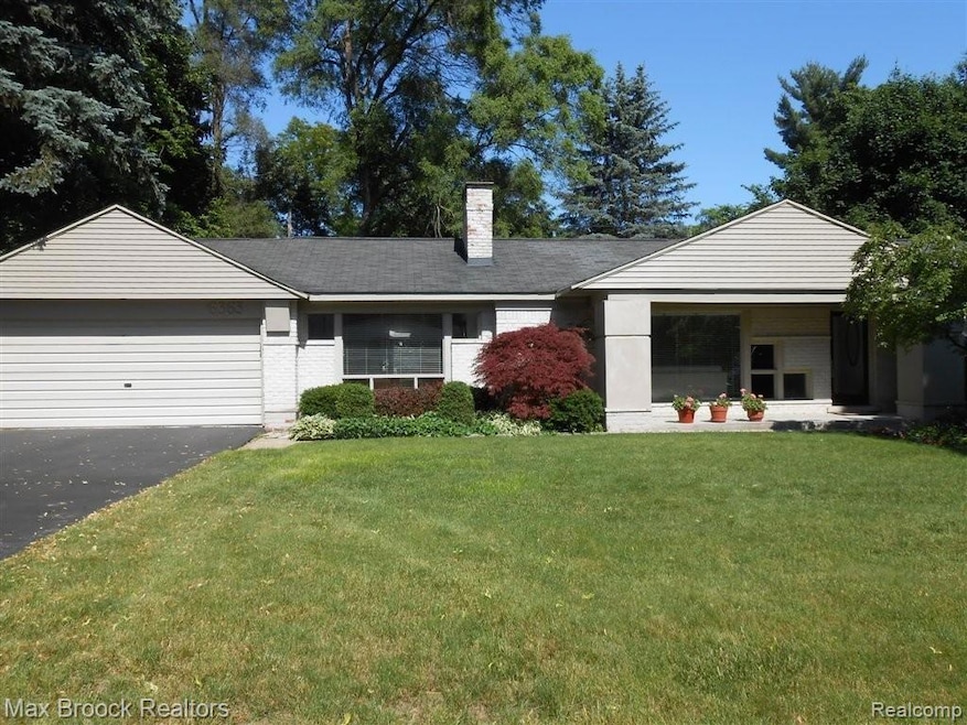 6363 Worlington Rd, Bloomfield Hills, MI 48301 - photo 1