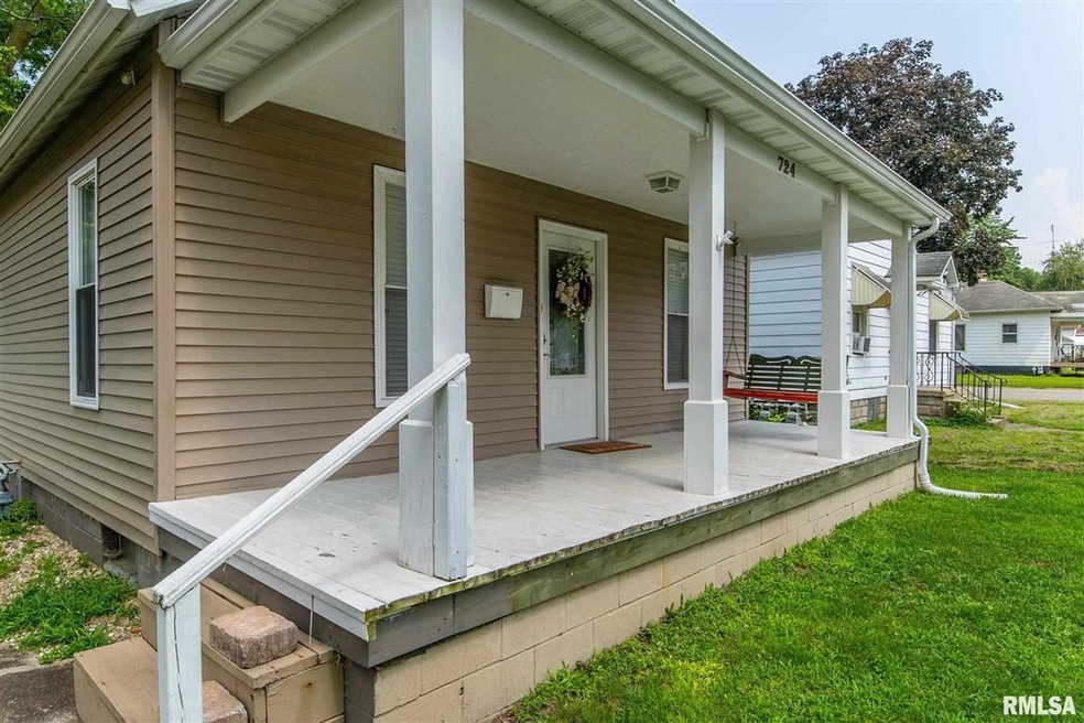 724 Decatur St, Lincoln, IL 62656 - photo 1