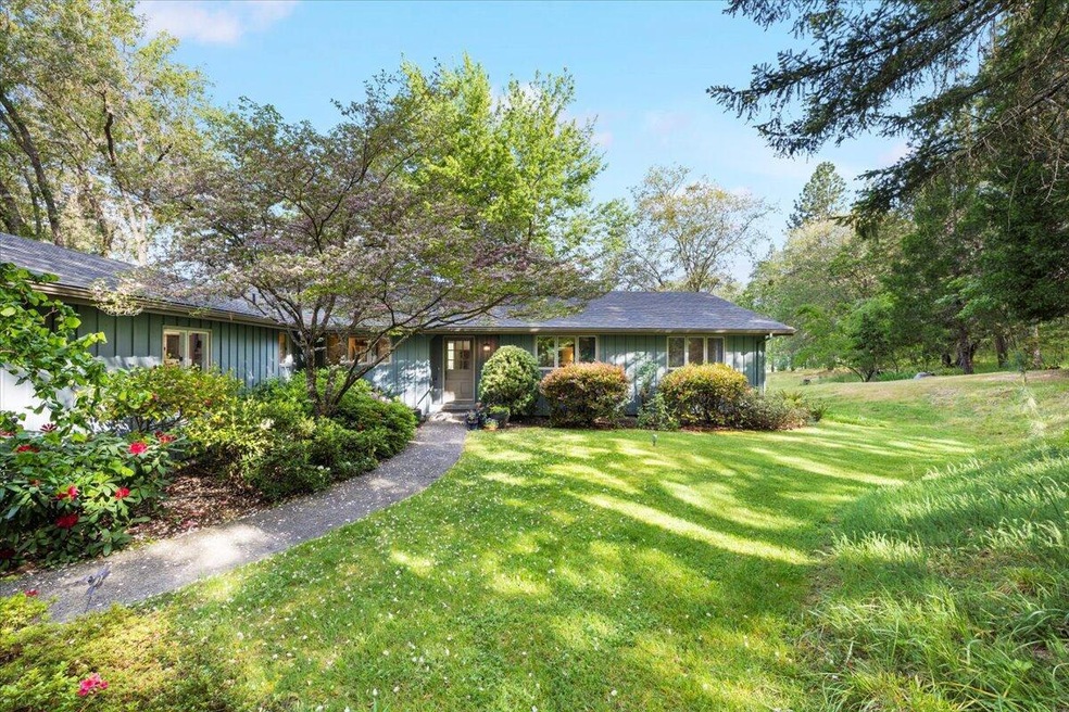 310 El Camino Way, Grants Pass, OR 97526 - photo 1