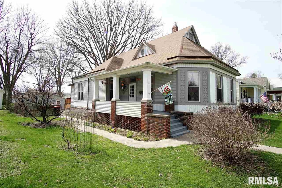 163 9th St, Lincoln, IL 62656 - photo 1