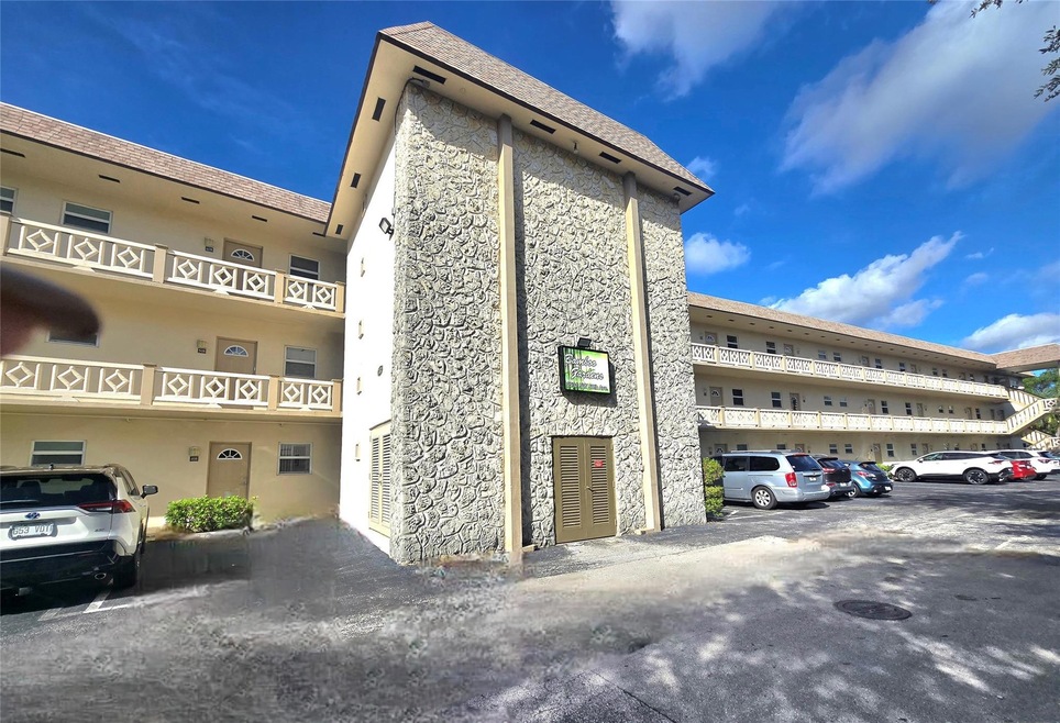 3531 NW 50th Ave unit 609, Lauderdale Lakes, FL 33319 - photo 1