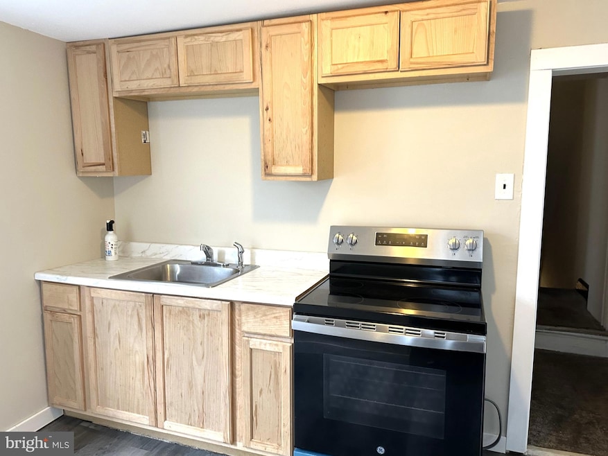 425 Highland Ave unit B, Chester, PA 19013 - photo 1