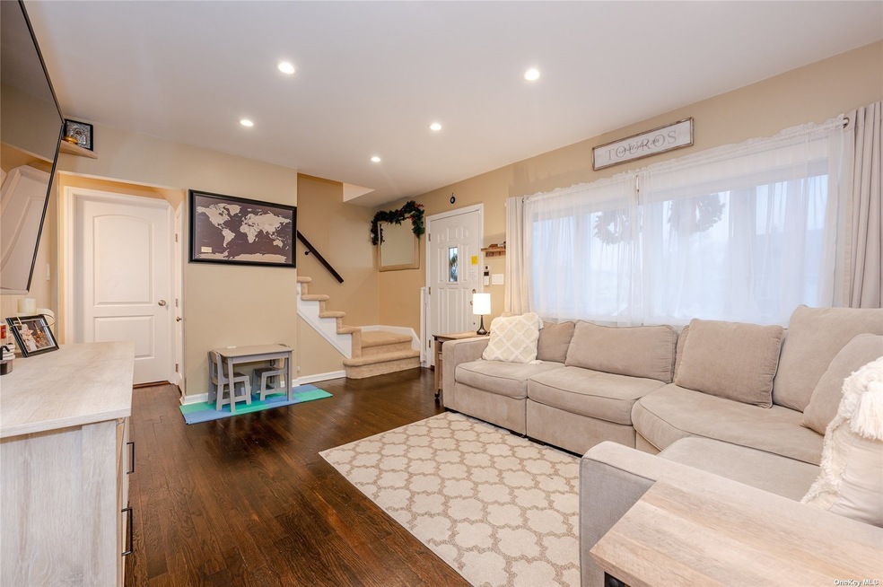 105 Edgeworth St, Valley Stream, NY 11581 - photo 1