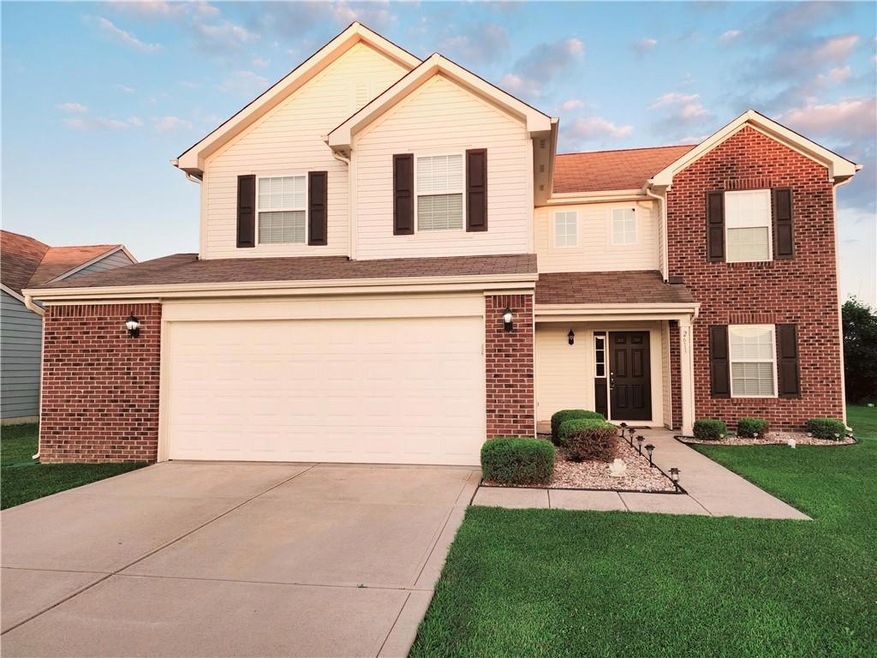 2613 Wildflower Ln, Greenwood, IN 46143 - photo 1