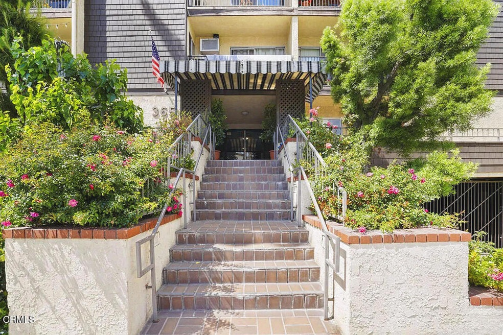 365 Burchett St unit 112, Glendale, CA 91203 - photo 1
