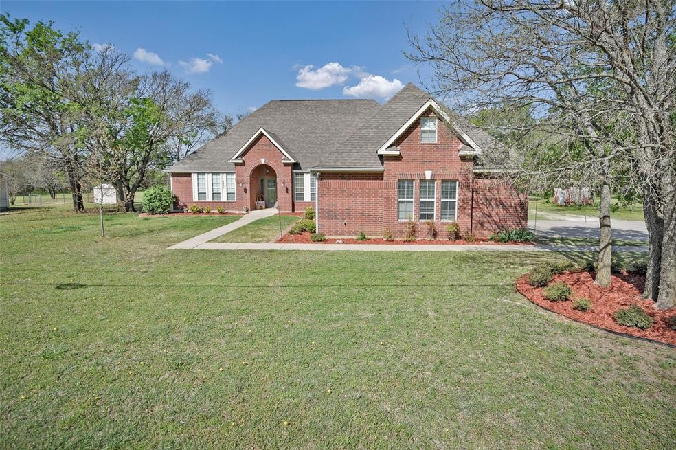 2209 N Aspen Rd, Gainesville, TX 76240 - photo 1