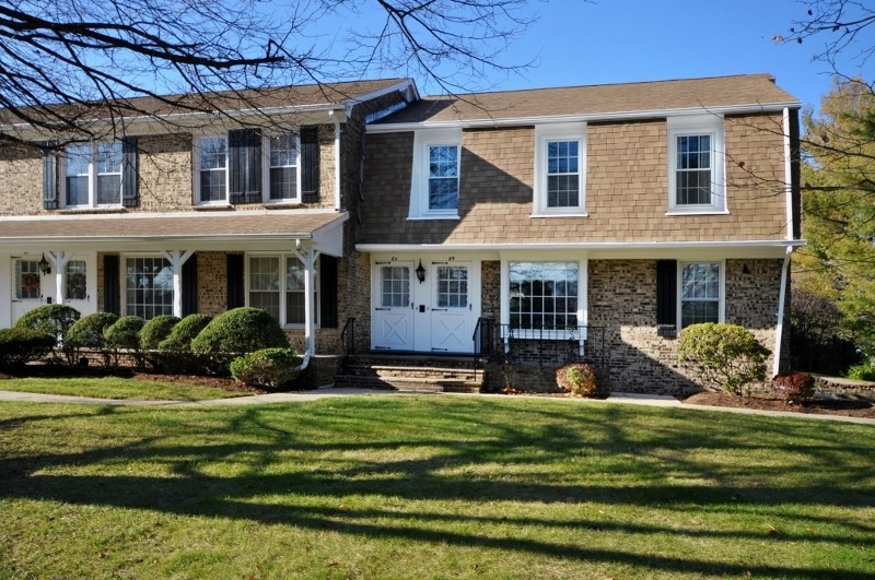 86 Sweet Briar Dr, Clark, NJ 07066 - photo 1