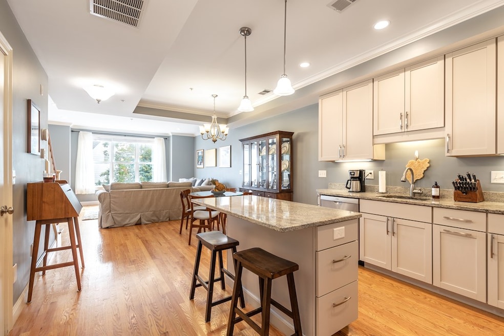 345 Belgrade Ave unit 6, Roslindale, MA 02131 - photo 1