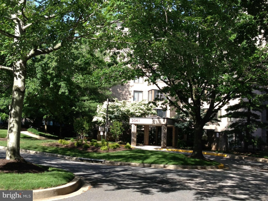 3041 Fallstaff Rd unit 402D, Baltimore, MD 21209 - photo 1