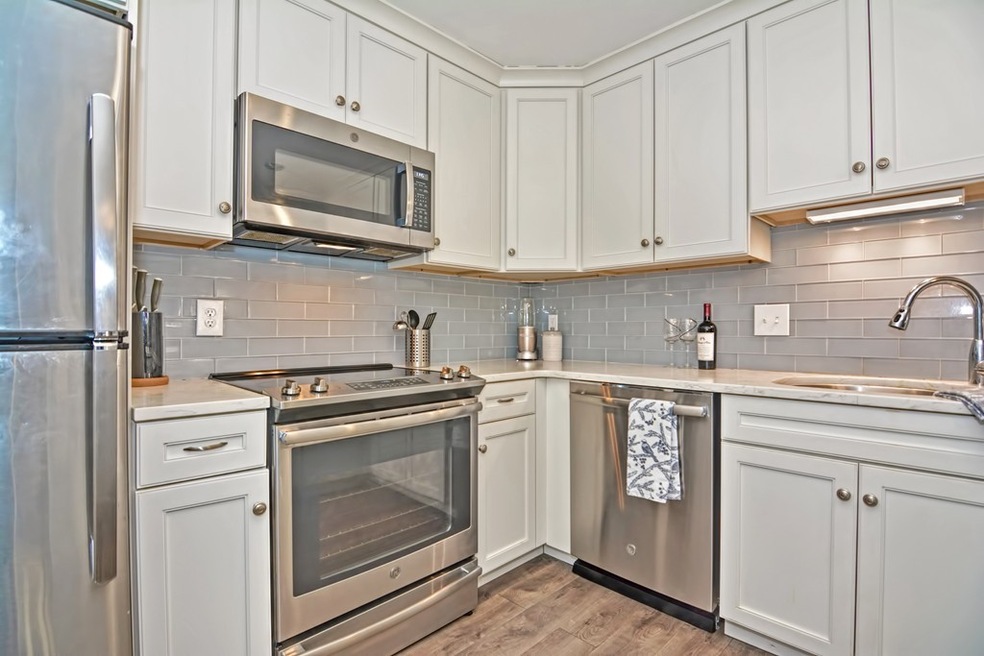 73 Walnut St unit 4, Newtonville, MA 02460 - photo 1