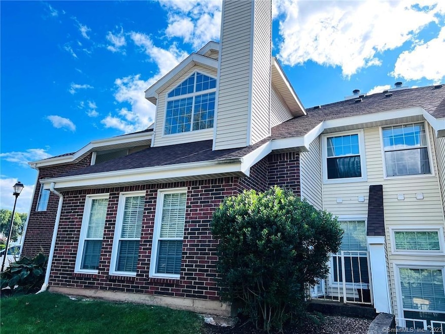 81 Carriage Crossing Ln, Middletown, CT 06457 - photo 1