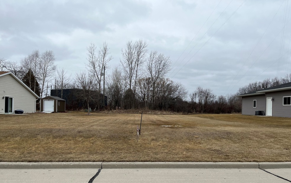 Lt3 E Ivy Ln unit Lt3, Manitowoc, WI 54220 - photo 1