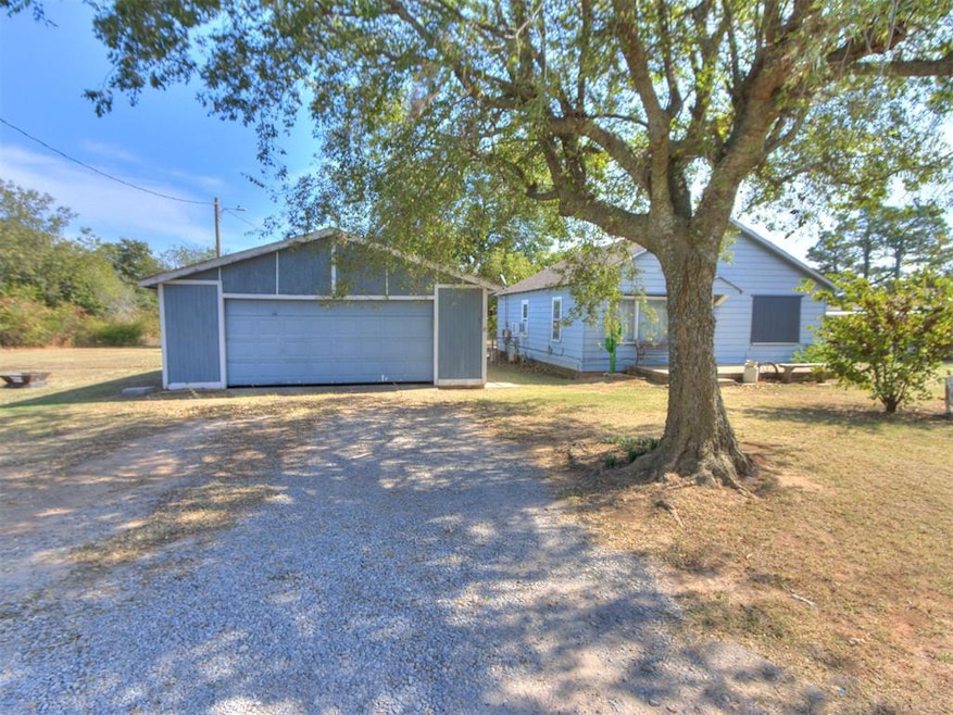1724 N Dobbs Rd, Harrah, OK 73045 - photo 1