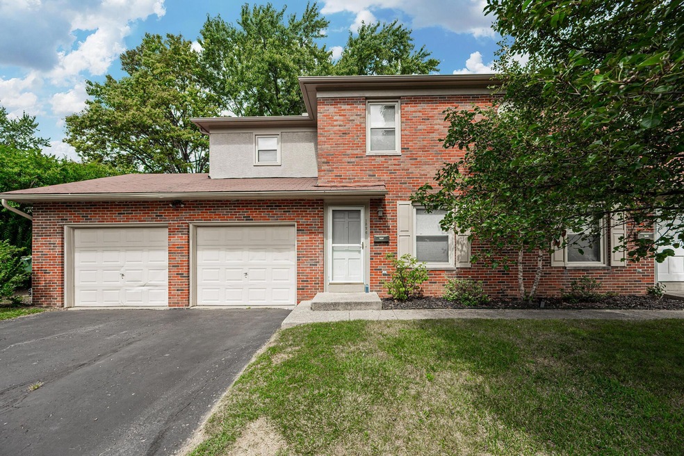 1324- 1326 Cambrian Court 001