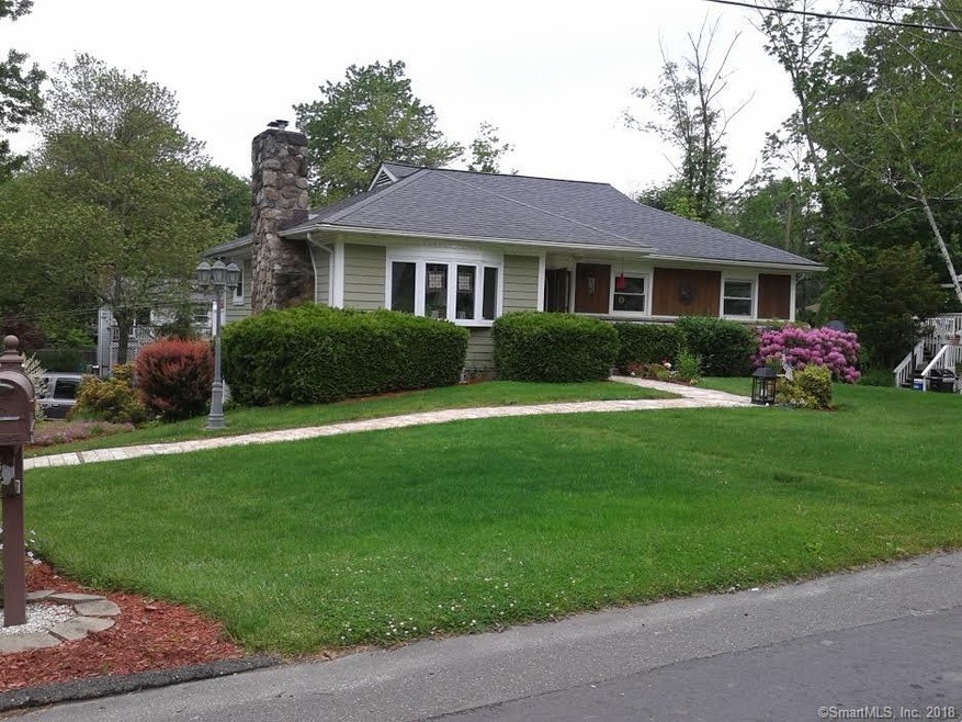 8 Frisbie St, New Fairfield, CT 06812 - photo 1