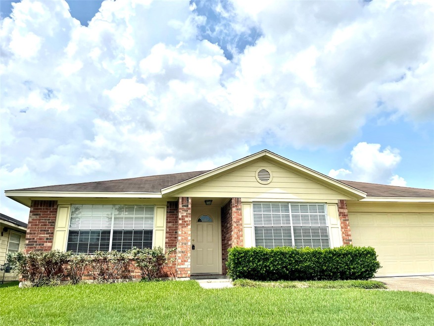 10930 Fern Terrace Dr, Houston, TX 77075 - photo 1