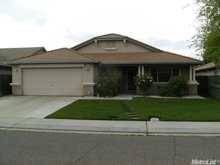 Well maintained yard in quiet area.