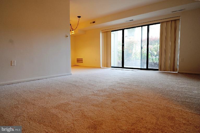 Lafayette Park unit 210, Falls Church, VA 22041 - photo 1